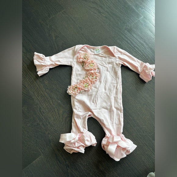 Posh baby blooms adorable romper size 0-3 months - Picture 2 of 2